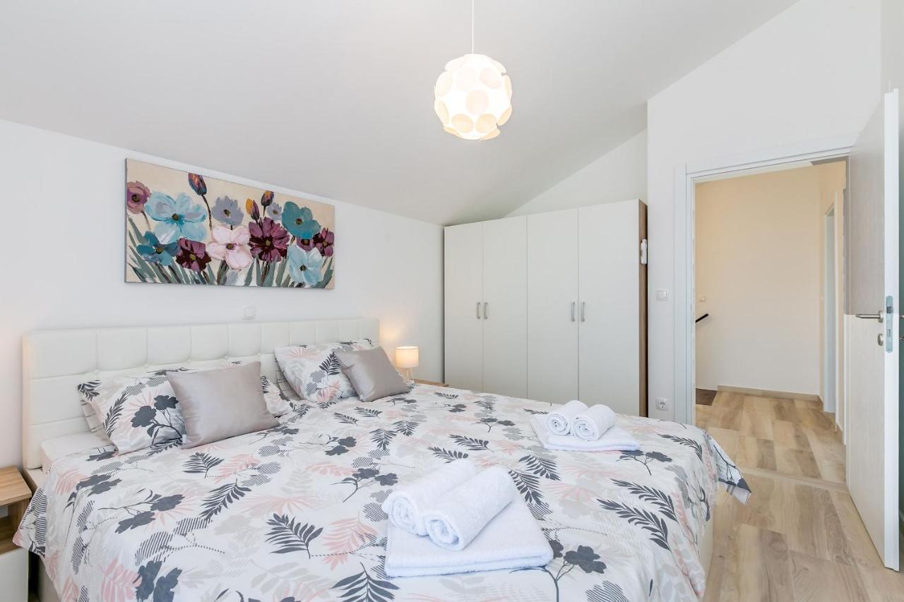 Holiday House San Michele Vrh  Экстерьер фото