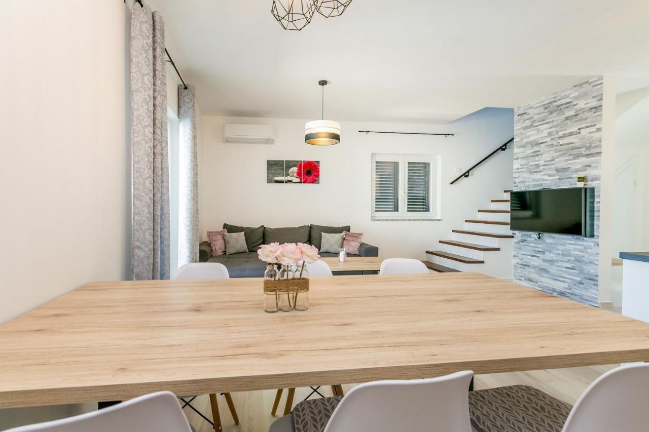 Holiday House San Michele Vrh  Экстерьер фото
