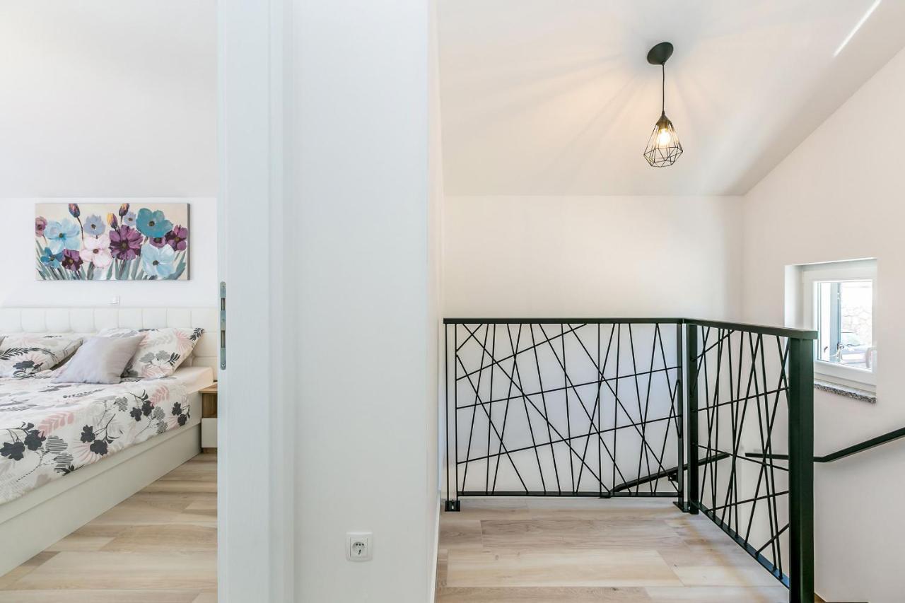 Holiday House San Michele Vrh  Экстерьер фото